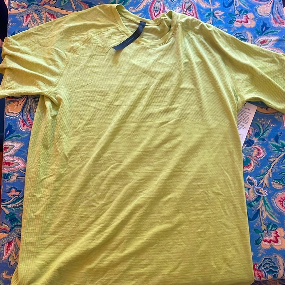 Mens lime green lululemon athletic shirt xl new with tags